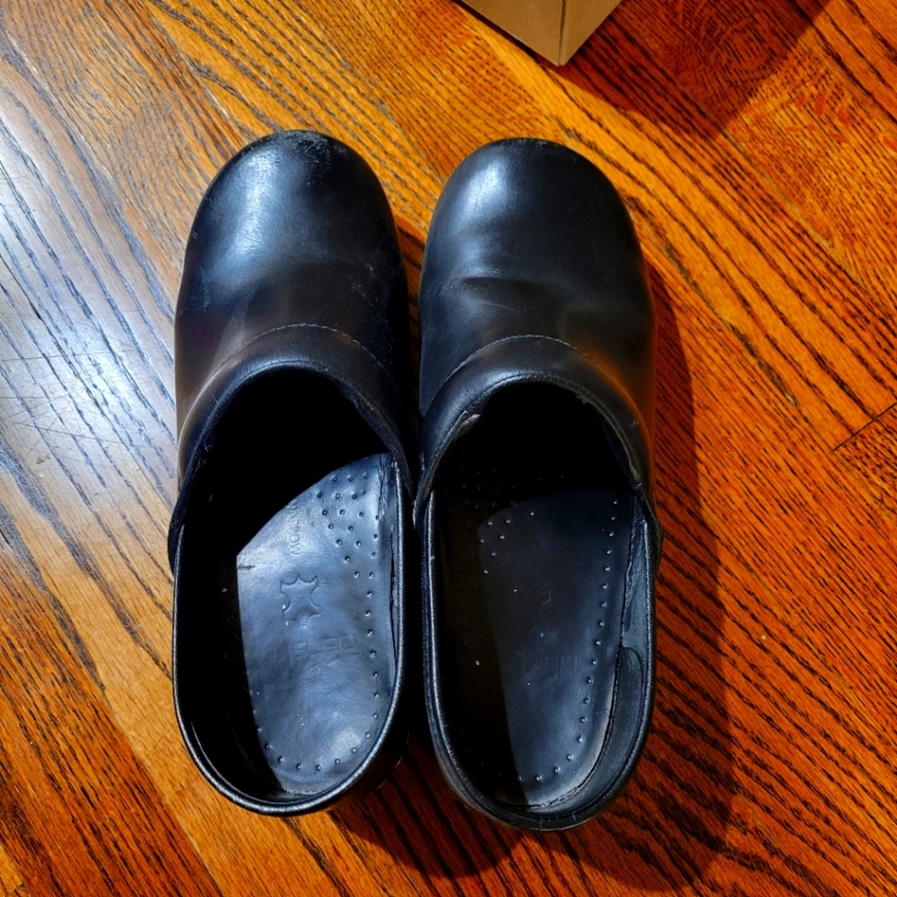 Black Dansko Clog size 37 narrow
